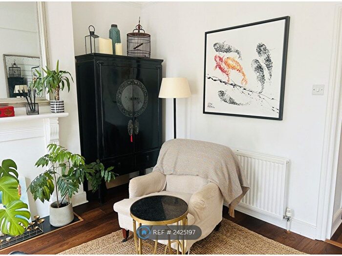 2 Bedroom Flat To Rent In Clapham, London, SW4