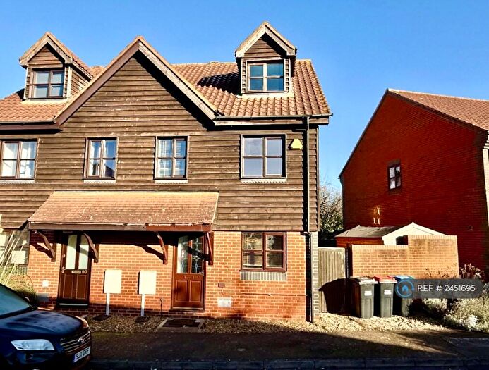 3 Bedroom Semi-Detached House To Rent In Milton Keynes, Milton Keynes, MK10
