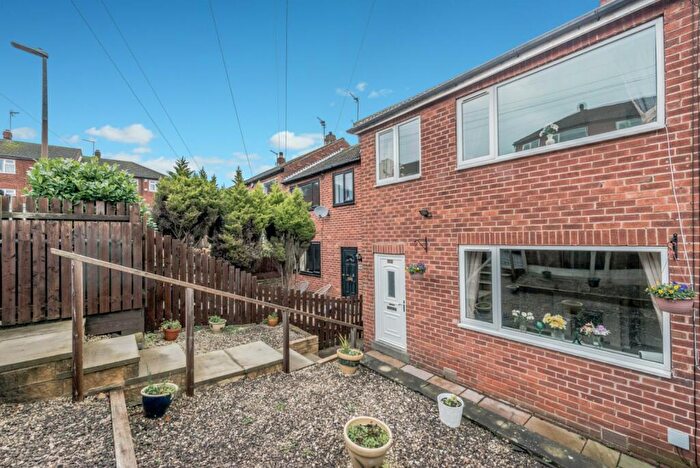 3 Bedroom Town House For Sale In Craven Close, Gomersal, Cleckheaton, BD19