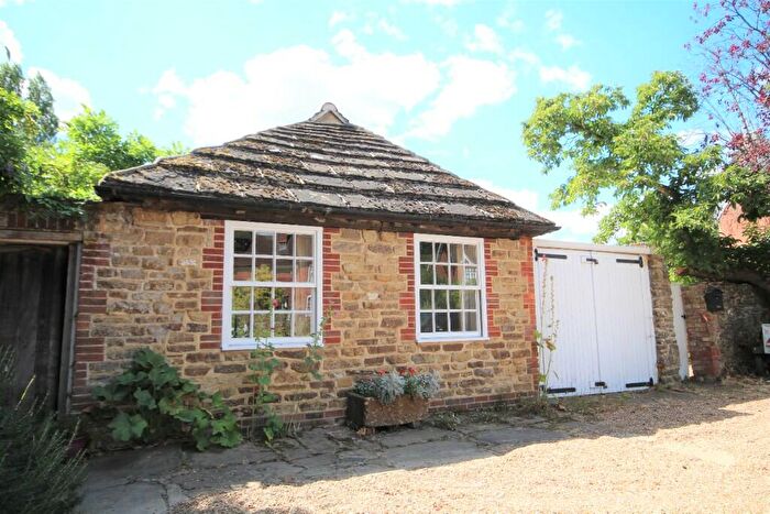 Studio To Rent In The Annexe, Stanford House, RH13