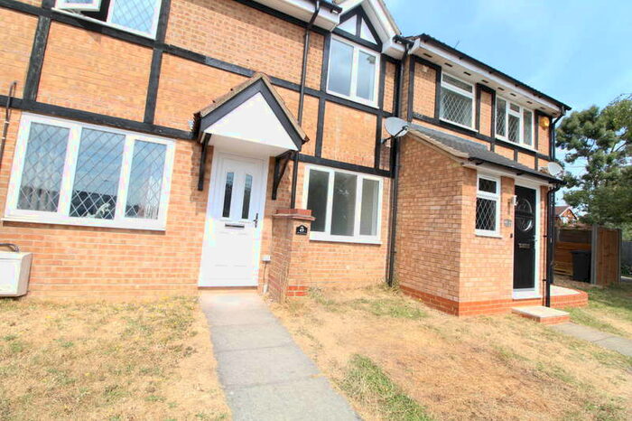2 Bedroom Terraced House To Rent In Farmbrook - Bushmead - 2 Bedroom House, LU2