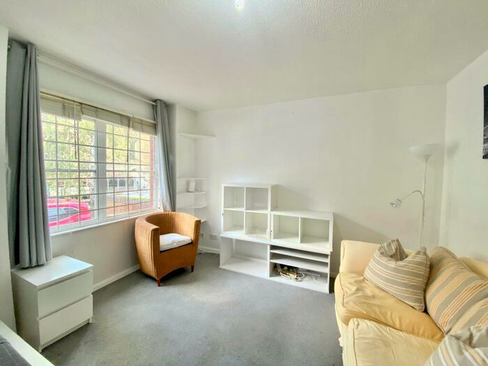 Apartment To Rent In Uverdale Road, London, SW10