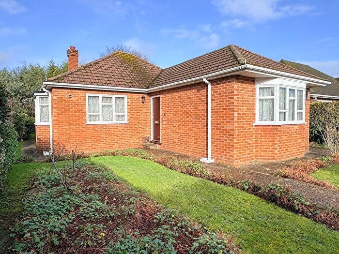 3 Bedroom Detached Bungalow For Sale In Avenue Gardens, Horley, RH6
