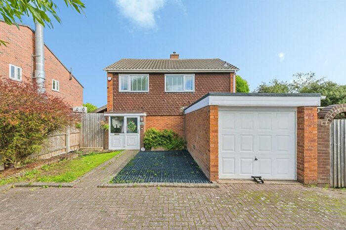 3 Bedroom Detached House For Sale In Tamworth Road, Two Gates, Tamworth, B77
