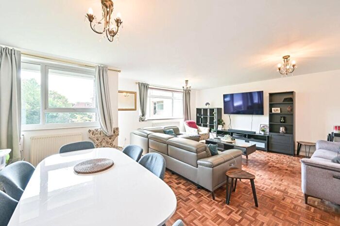 3 Bedroom Flat To Rent In Sheldon Avenue, Highgate, London, N6