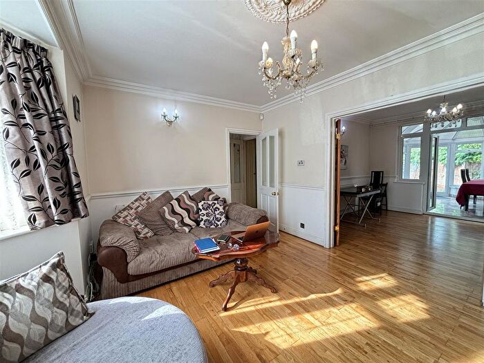 4 Bedroom Semi-Detached House To Rent In Salisbury Road, Feltham, TW13