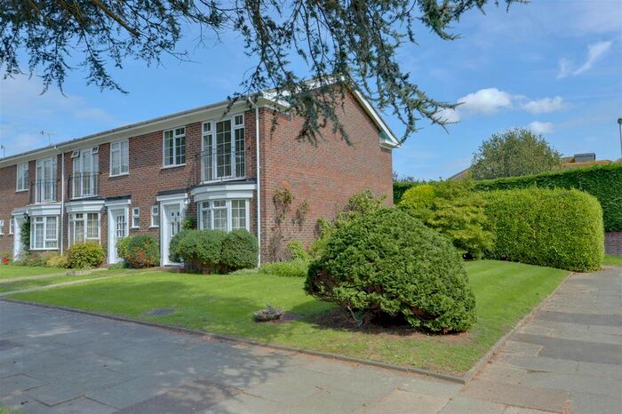 3 Bedroom Property To Rent In Berkeley Square, Worthing, BN11