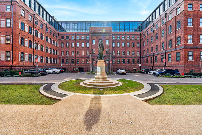 2 Bedroom Flat To Rent In The Factory, Slough, SL1