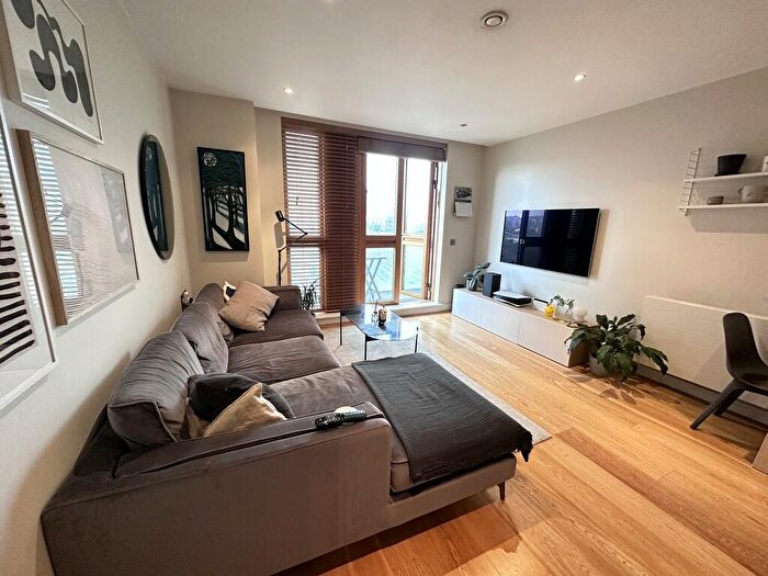 1 Bedroom Apartment To Rent In Watermans Place, Leeds, LS1