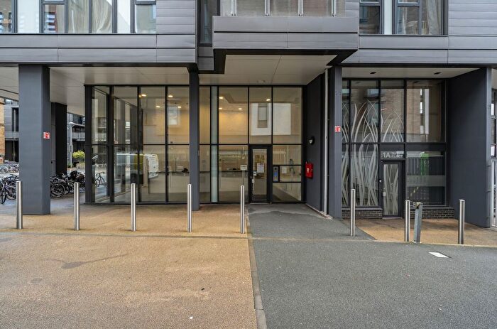 2 Bedroom Flat For Sale In Taylor Place, London, E3