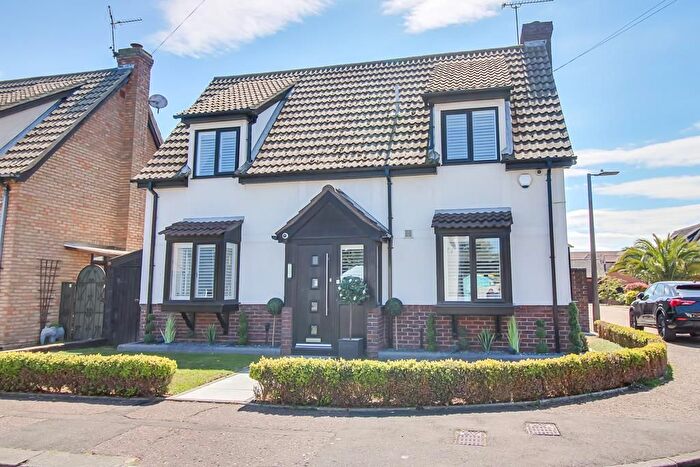 3 Bedroom Detached House For Sale In Ulster Avenue, Shoeburyness, SS3