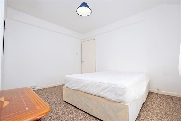 2 Bedroom End Of Terrace House To Rent In Wren Road, Dagenham, RM9
