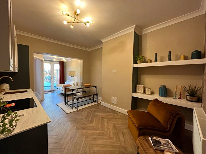 2 Bedroom Flat To Rent In Clive Road, Colliers Wood, London, SW19