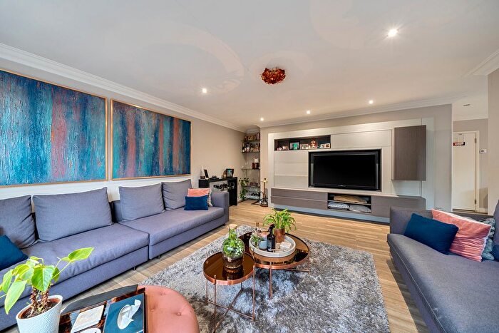 2 Bedroom Maisonette To Rent In Laburnum Court, Stanmore, HA7