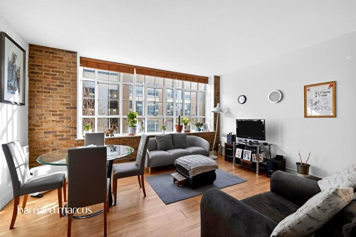 2 Bedroom Flat For Sale In Peckham Grove, London, SE15