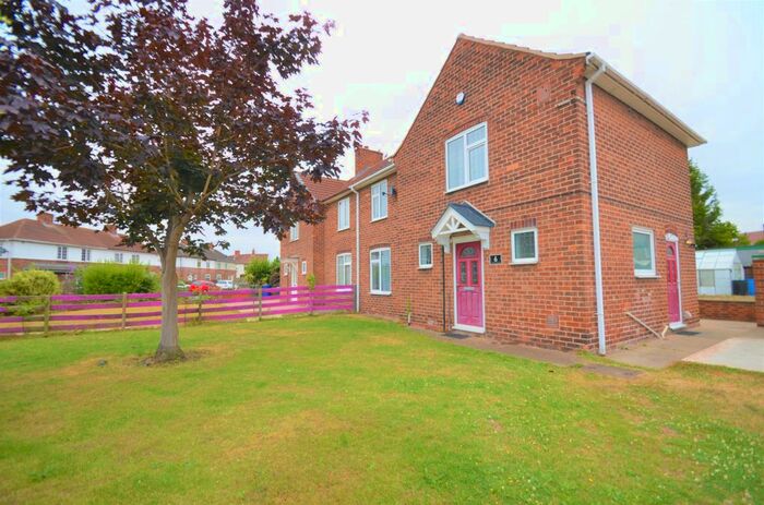 3 Bedroom Semi-Detached House To Rent In Aberconway Crescent, Rossington, Doncaster, DN11