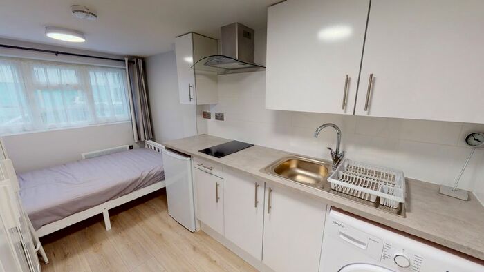 Studio To Rent In Kent Close, Mitcham CR4