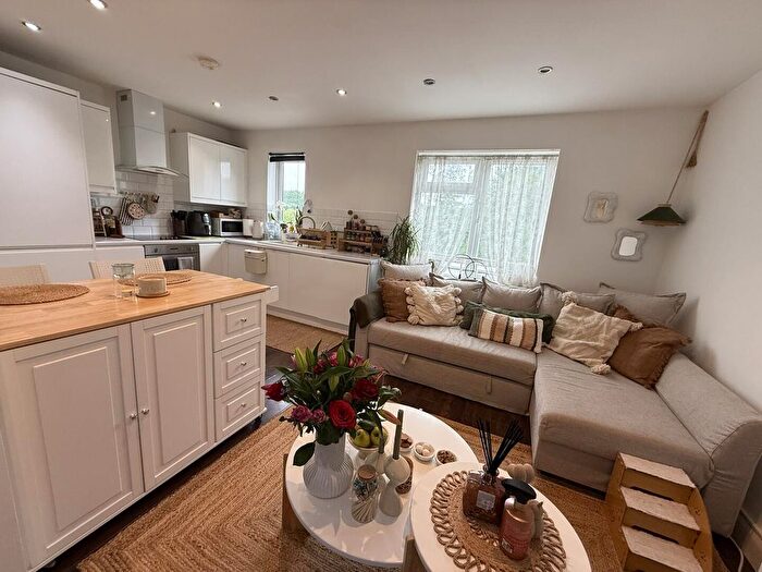 1 Bedroom Flat To Rent In Great North Way, London, NW4