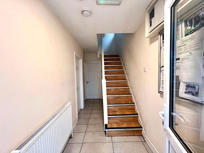 6 Bedroom Semi-Detached House To Rent In Browning Way, Hounslow, TW5