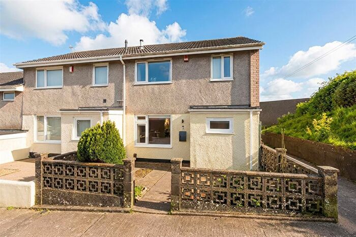 3 Bedroom End Terrace House For Sale In Kings Tamerton Road, Plymouth, PL5