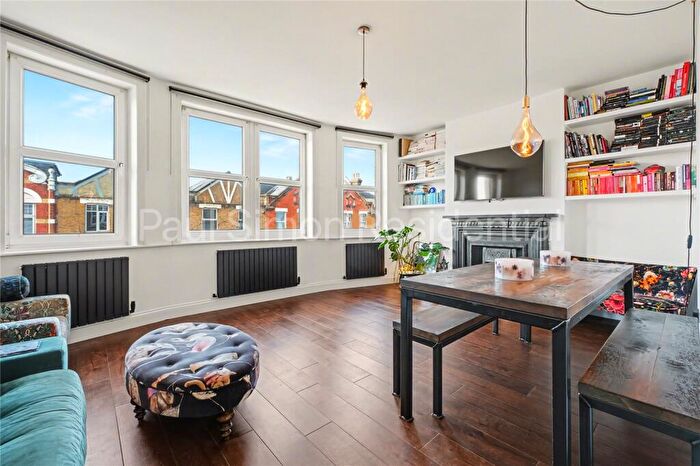 2 Bedroom Apartment For Sale In Grand Parade, Green Lanes, London, N4