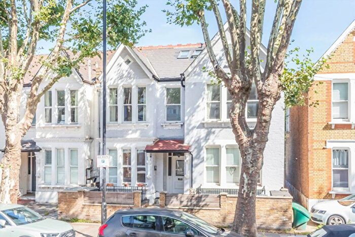 2 Bedroom Flat To Rent In Cavendish Road, Clapham, SW12