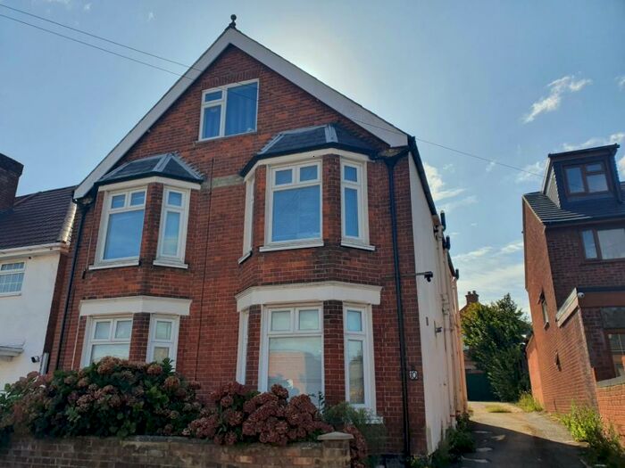 Flat To Rent In Ogilvie Road, High Wycombe, HP12