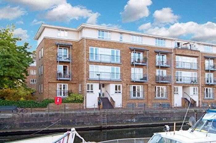 2 Bedroom Flat To Rent In Rainbow Quay, London, SE16