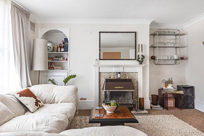 2 Bedroom Apartment For Sale In New North Road, London, N1