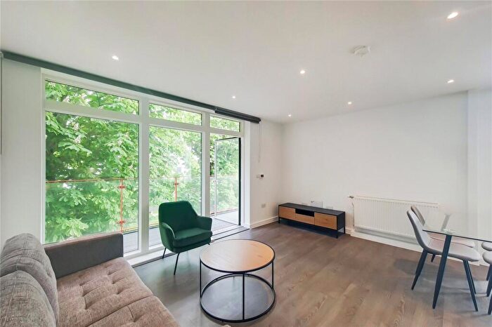 2 Bedroom Apartment To Rent In Propeller Crescent, Croydon, CR0