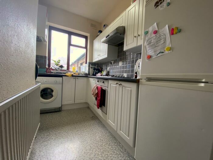 2 Bedroom Flat To Rent In Llanbleddian Gardens, Cathays, CF24