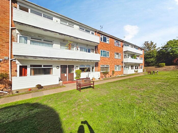 2 Bedroom Flat To Rent In Kingsway, Chandler's Ford, Eastleigh, SO53