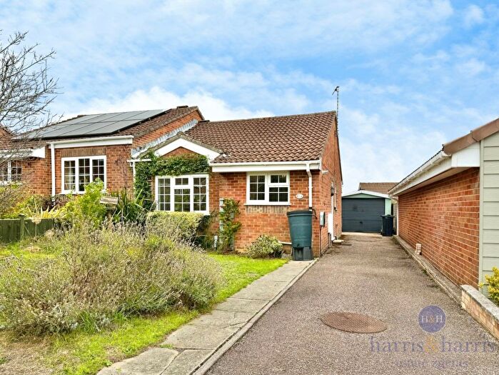 2 Bedroom Semi Detached Bungalow For Sale In Salway Gardens, Axminster, EX13