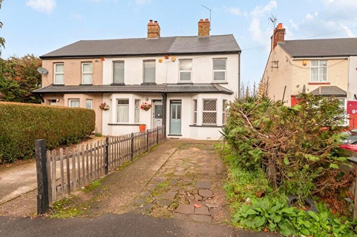 3 Bedroom End Terrace House For Sale In Slough, SL1