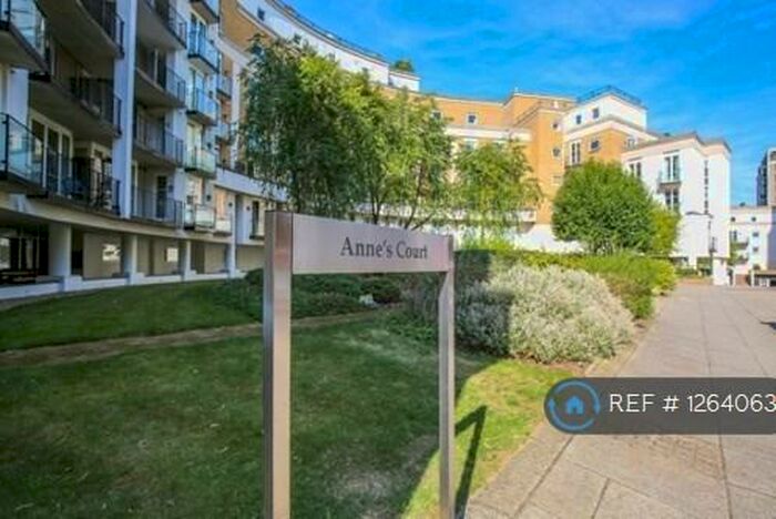 3 Bedroom Flat To Rent In Anne's Court, London, NW1