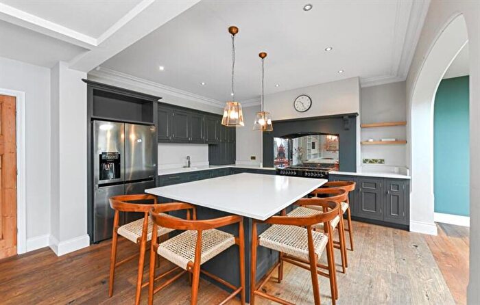 5 Bedroom Detached House To Rent In Victoria Embankment, Nottingham, NG2