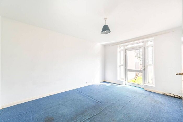 3 Bedroom Semi-detached House For Sale In Elms Lane, Sudbury, Wembley, HA0