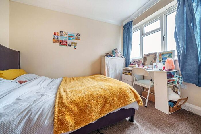 5 Bedroom End Of Terrace House To Rent In Guildford Park Avenue, Guildford, GU2