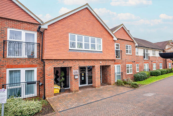 2 Bedroom Apartment For Sale In Wordsworth Close, Kings Park, St. Albans, Hertfordshire, AL3