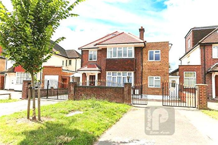 2 Bedroom Flat To Rent In Gunnersbury Avenue, Ealing, W5