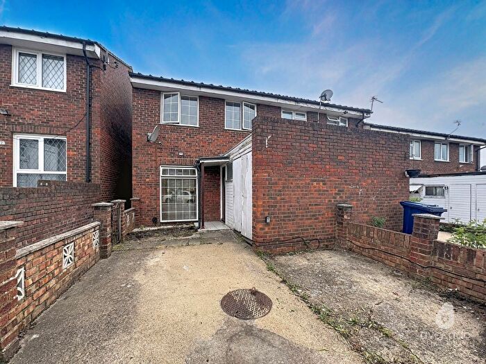 3 Bedroom End Of Terrace House For Sale In Blenheim Road, Northolt, UB5