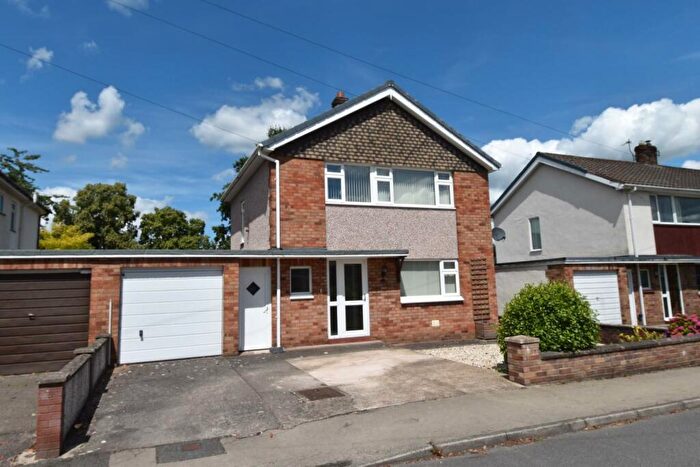 3 Bedroom Link Detached House For Sale In Tyn Y Parc, Ruthin, LL15