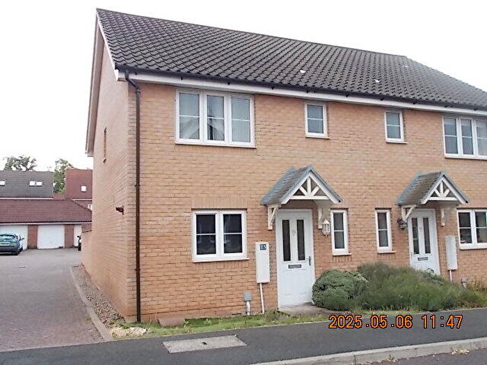 3 Bedroom Semi-Detached House To Rent In Willowcroft Way, Norwich, Norfolk, NR4