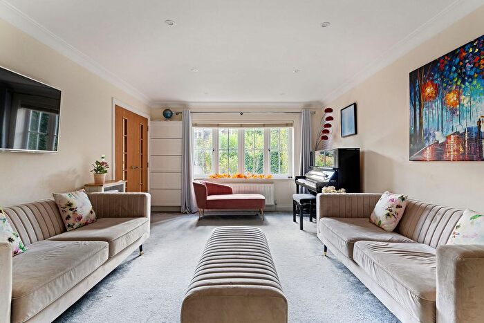 5 Bedroom Detached House For Sale In Foxhill Close, High Wycombe, HP13