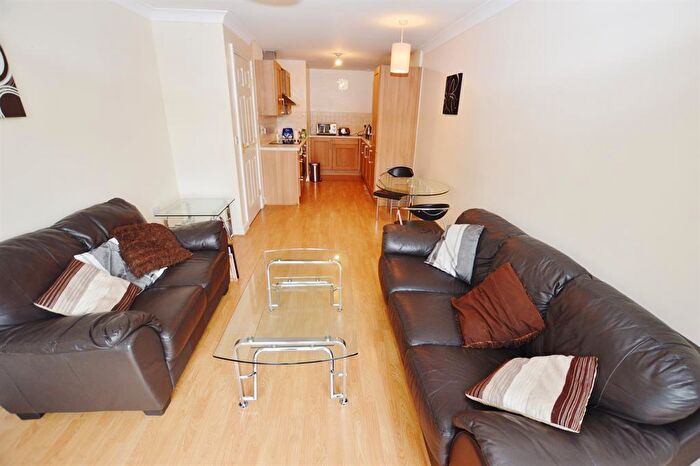 1 Bedroom Flat To Rent In Maltings Close, London, E3