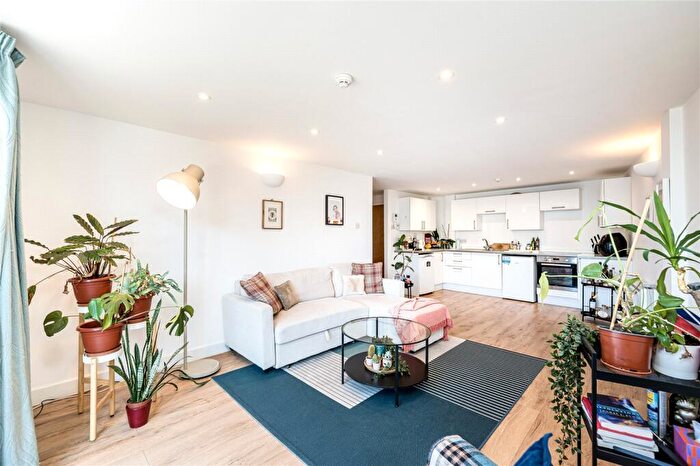1 Bedroom Flat To Rent In New Cross Road, London, SE14
