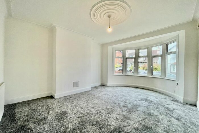 1 Bedroom Flat To Rent In Southbourne Grove, Westcliff-On-Sea, SS0