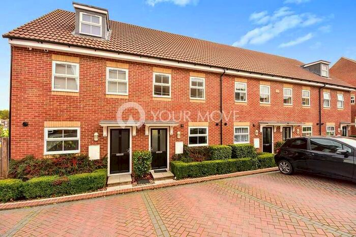 2 Bedroom House To Rent In Shanklin Close, Walderslade, Chatham, Kent, ME5