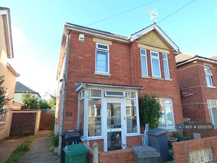 3 Bedroom Flat To Rent In Winton, Bournemouth, BH9