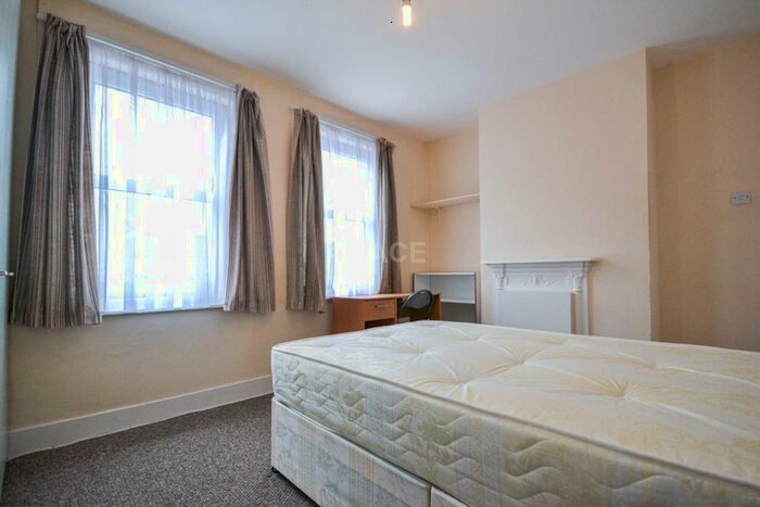 4 Bedroom Terraced House To Rent In Grange Avenue, Reading, Berkshire, RG6